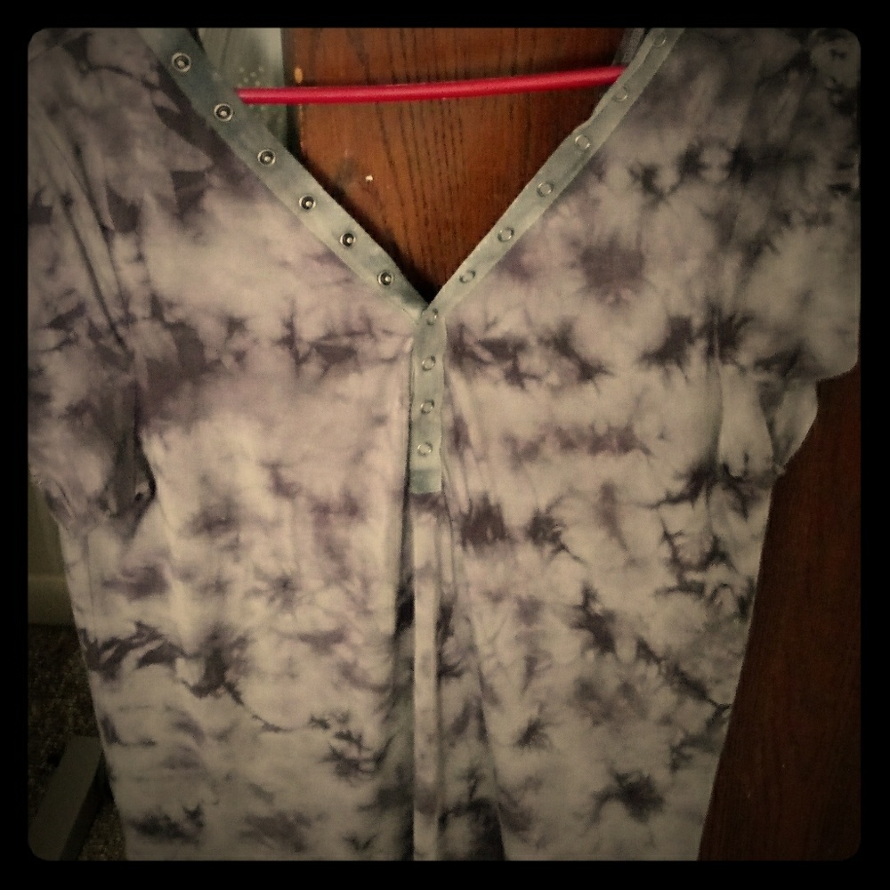 AEO TOP